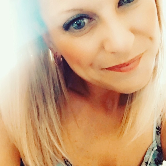 Meet your Posher, Shelley - Picture 3 of 6